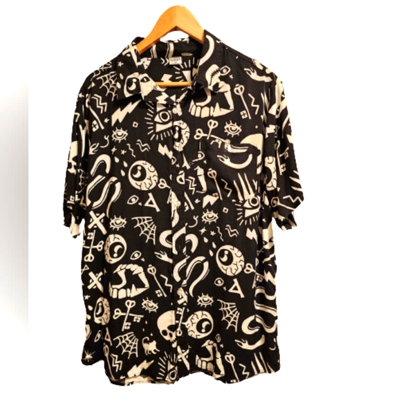 Spirit Other - XL Black & White Spooky Halloween Button Down Casual Short Sleeve Shirt Spirit